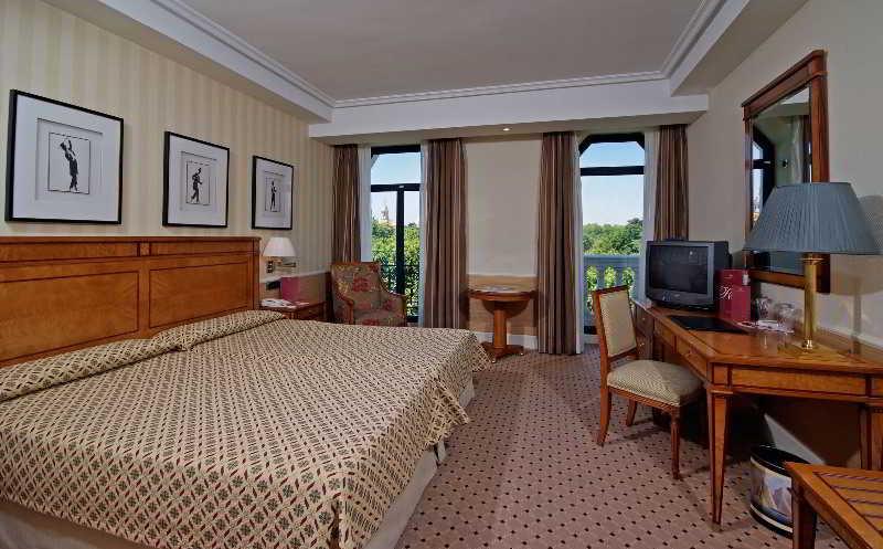 Hotel Recoletos